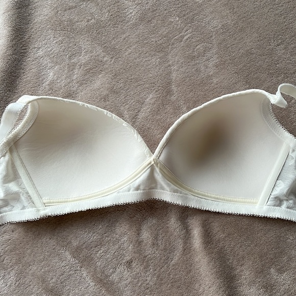 Wacoal Awareness Contour Wireless Bra 856167, Size 38B - Picture 15 of 16